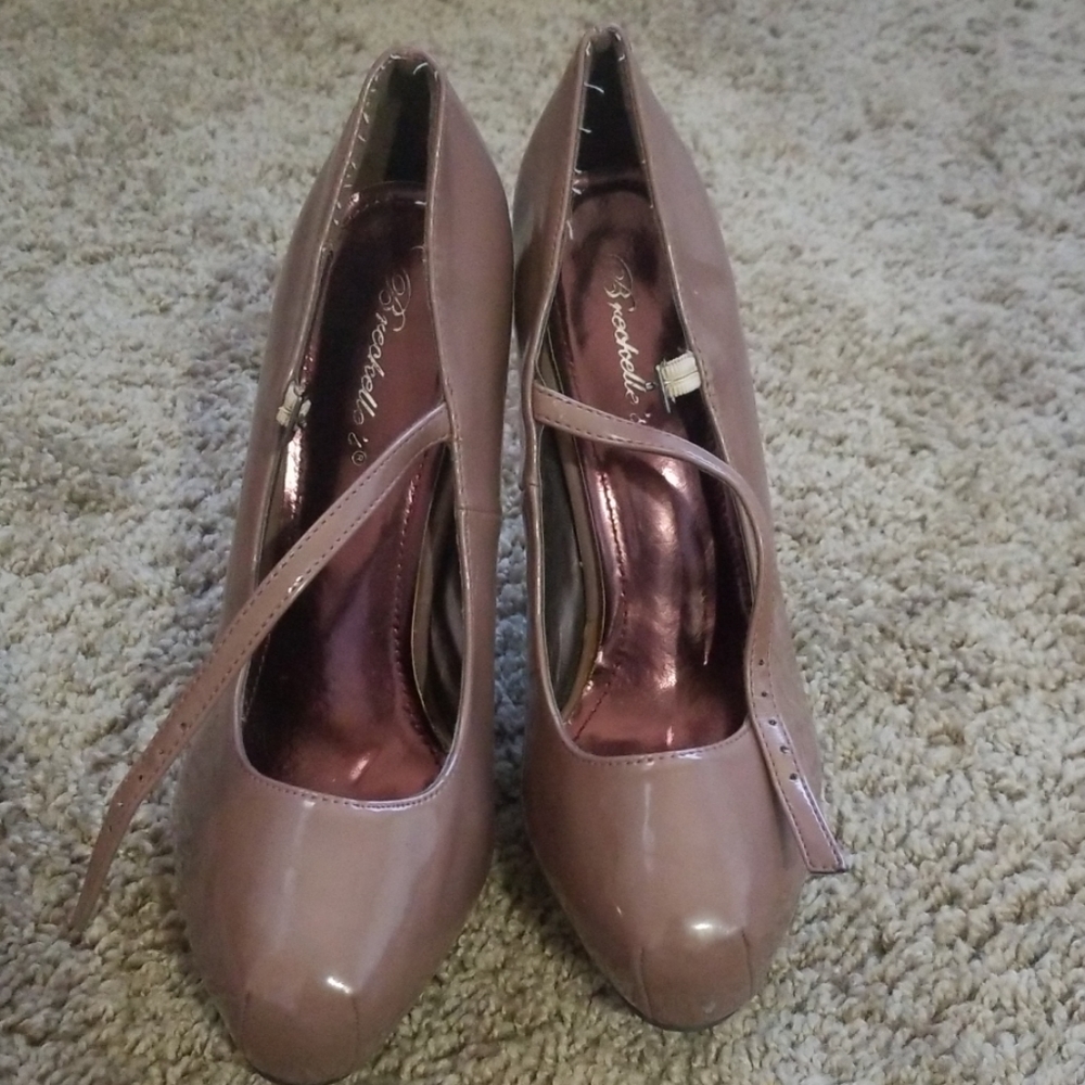 Beige heels - Picture 2 of 2